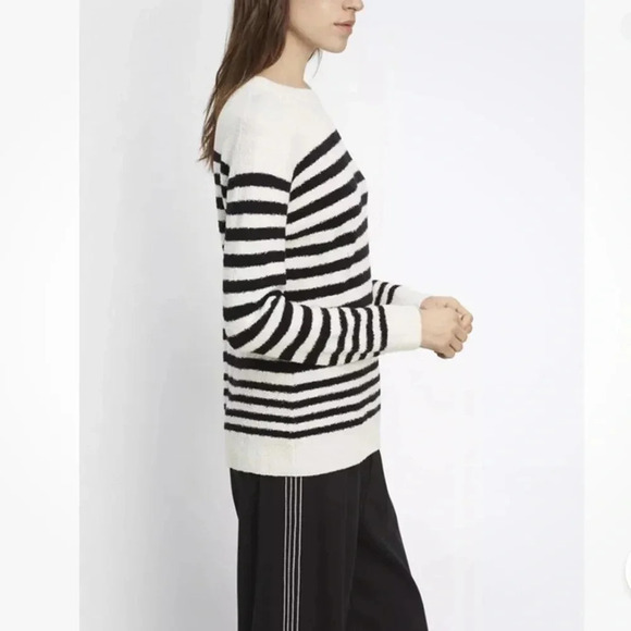 VINCE Wool Bouqle Engineered Stripe Crew coastal off white black crew sweater M - Picture 2 of 11